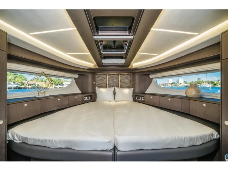 Slide: The Image of Galeon 400 FLY 2026 - 20