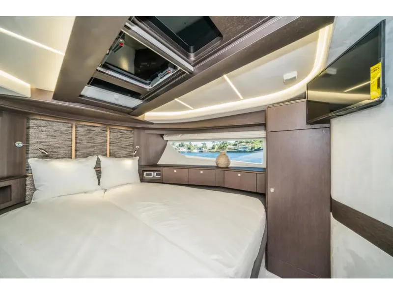 Slide: The Image of Galeon 400 FLY 2026 - 21