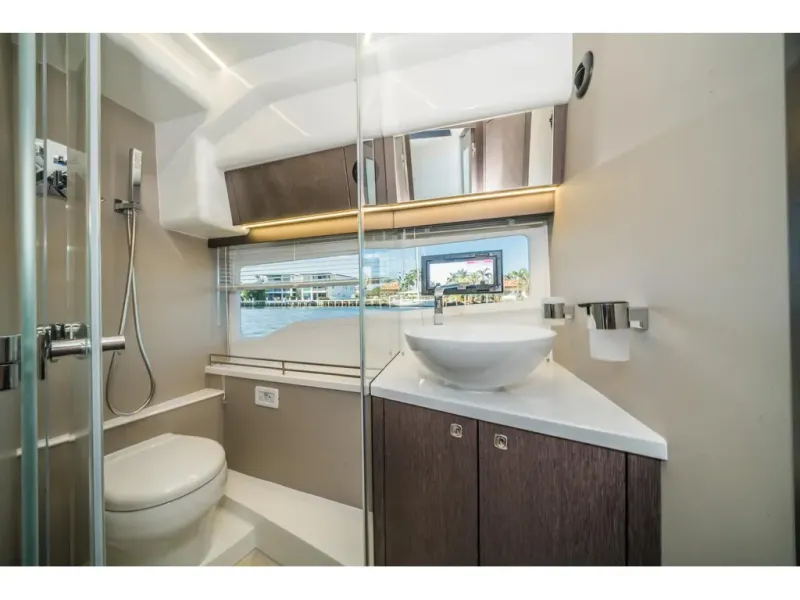 Slide: The Image of Galeon 400 FLY 2026 - 22