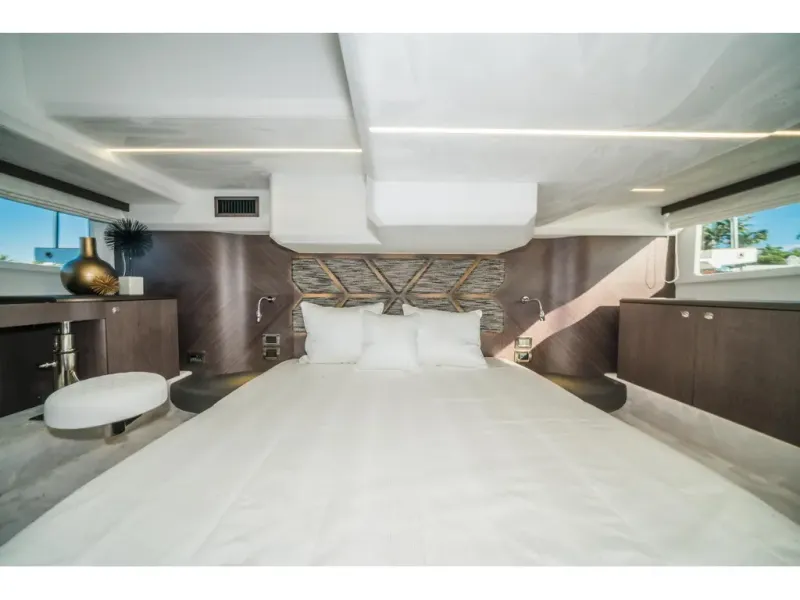 Slide: The Image of Galeon 400 FLY 2026 - 23