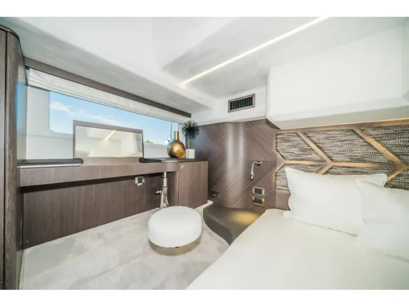 Slide: The Image of Galeon 400 FLY 2026 - 24