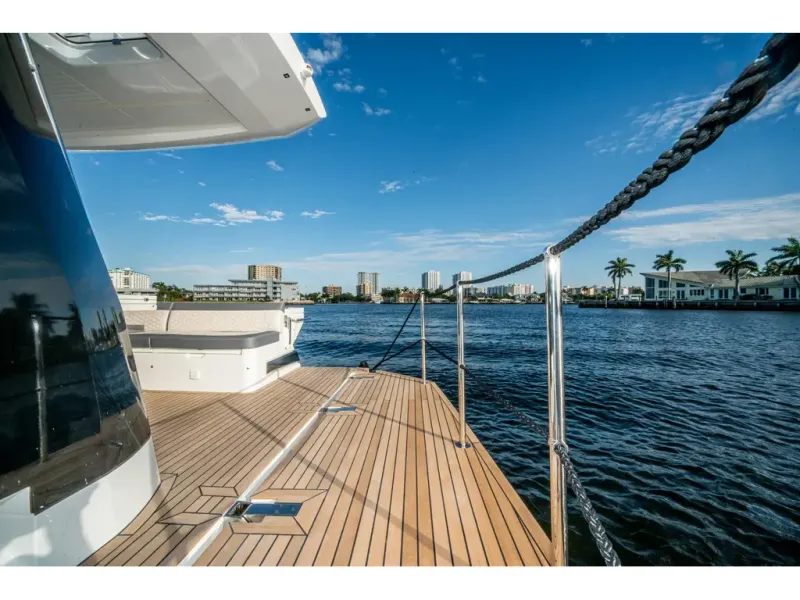 Slide: The Image of Galeon 400 FLY 2026 - 33