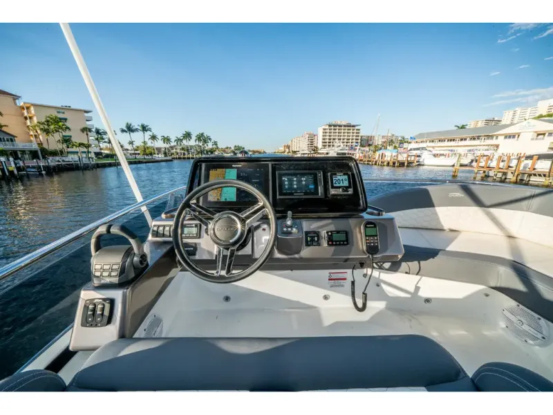 Slide: The Image of Galeon 400 FLY 2026 - 42