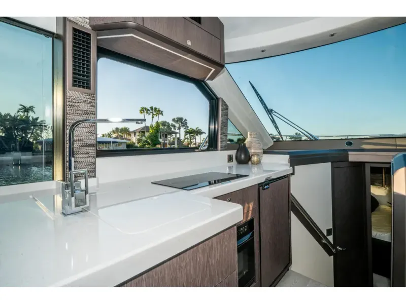 Slide: The Image of Galeon 400 FLY 2026 - 53