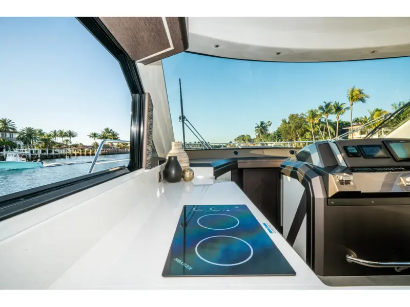 Slide: The Image of Galeon 400 FLY 2026 - 54