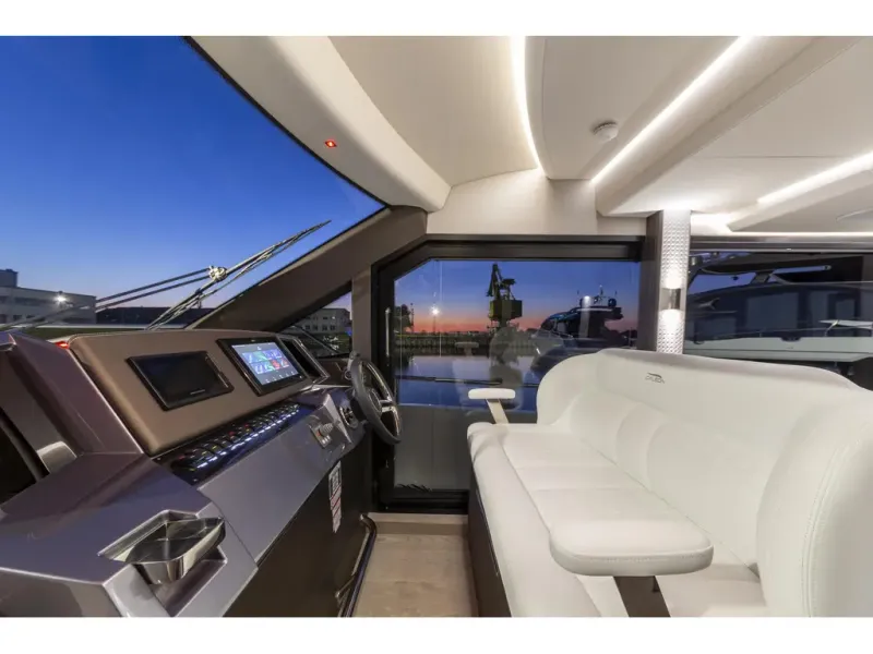 Slide: The Image of Galeon 400 FLY 2026 - 9