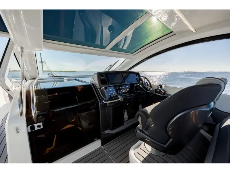 Slide: The Image of Galeon 375 GTO 2026 - 11