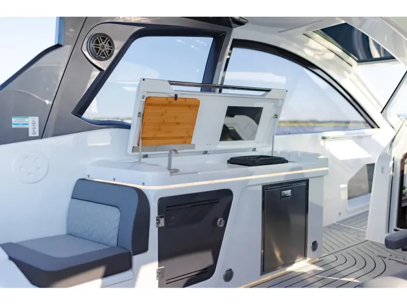 Slide: The Image of Galeon 375 GTO 2026 - 13