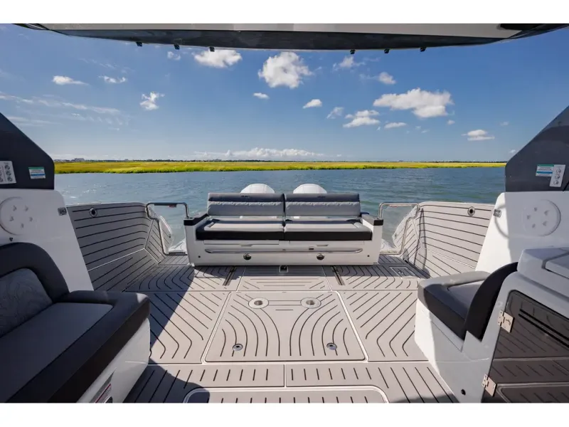 Slide: The Image of Galeon 375 GTO 2026 - 14