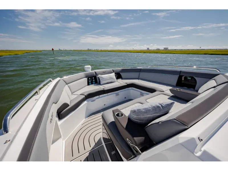 Slide: The Image of Galeon 375 GTO 2026 - 15
