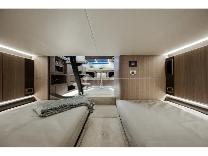 Slide: The Image of Galeon 375 GTO 2026 - 20