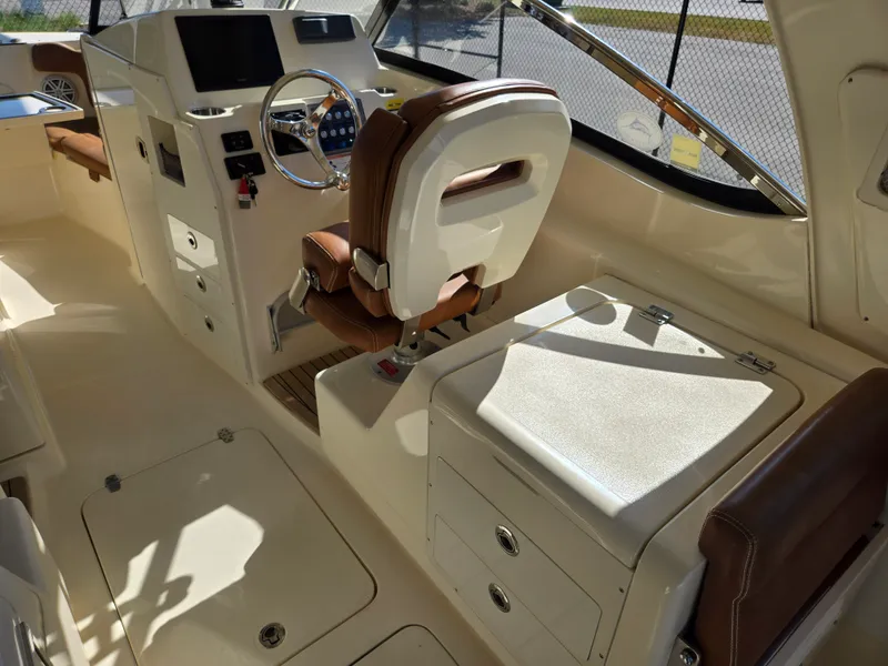 Slide: The Image of Scout 275 Dorado 2018 - 13