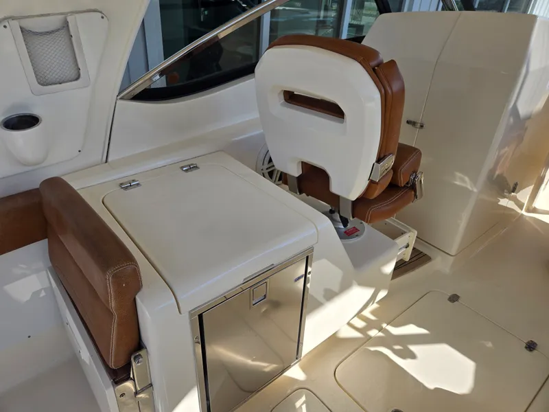 Slide: The Image of Scout 275 Dorado 2018 - 8