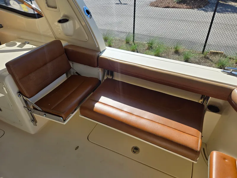 Slide: The Image of Scout 275 Dorado 2018 - 6
