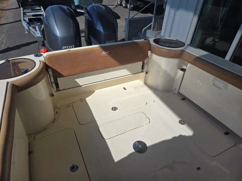 Slide: The Image of Scout 275 Dorado 2018 - 4