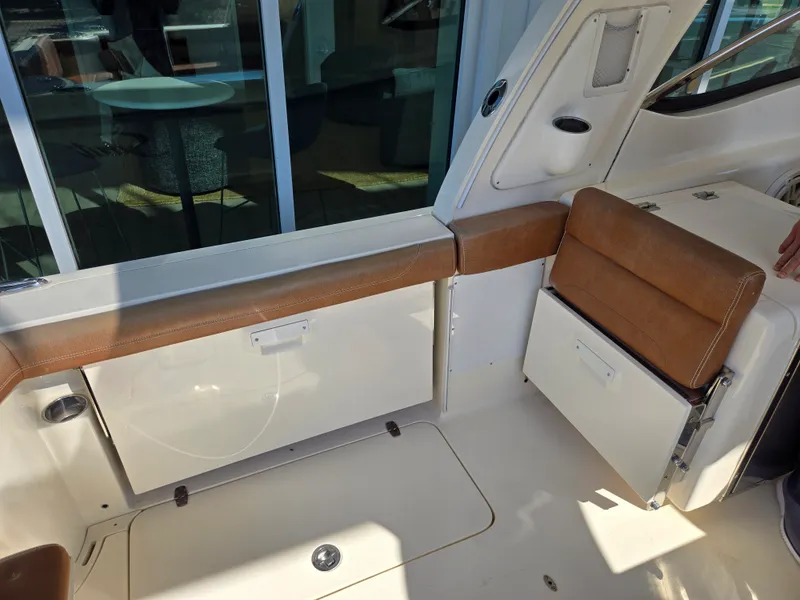 Slide: The Image of Scout 275 Dorado 2018 - 7