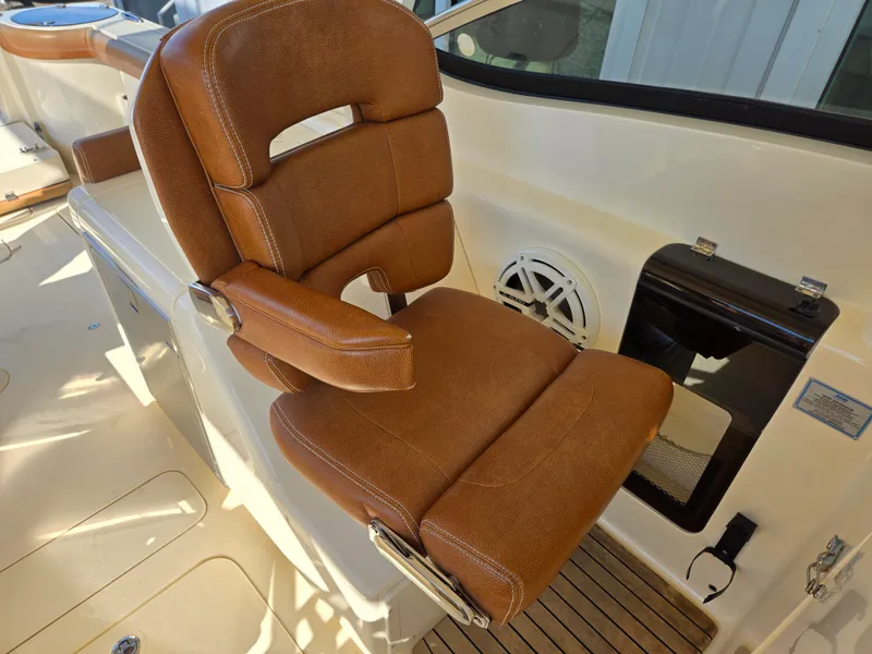 Slide: The Image of Scout 275 Dorado 2018 - 10