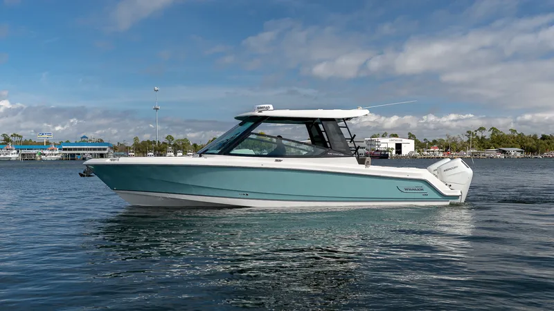 The Image of Boston Whaler 330 Vantage 2026 - 0