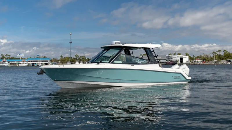 Slide: The Image of Boston Whaler 330 Vantage 2026 - 11
