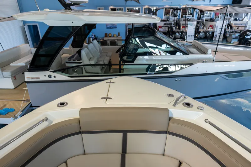 Slide: The Image of Boston Whaler 330 Vantage 2026 - 12