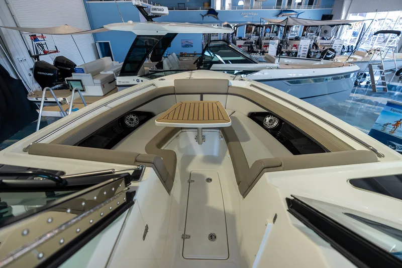 Slide: The Image of Boston Whaler 330 Vantage 2026 - 14