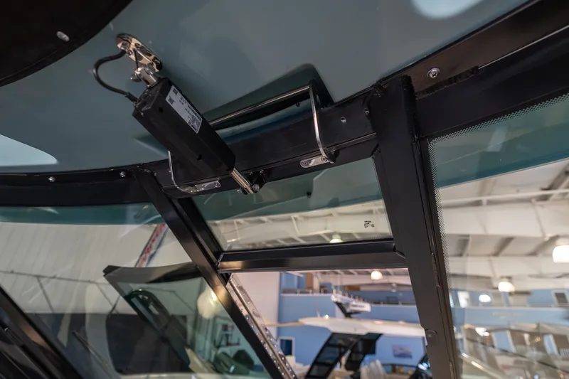 Slide: The Image of Boston Whaler 330 Vantage 2026 - 23