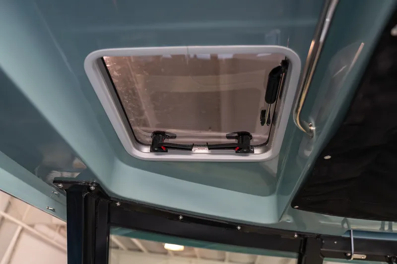 Slide: The Image of Boston Whaler 330 Vantage 2026 - 24