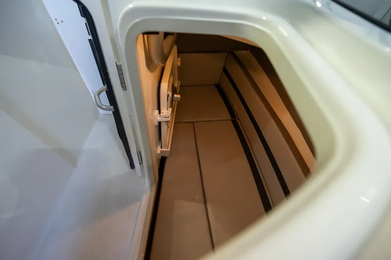 Slide: The Image of Boston Whaler 330 Vantage 2026 - 29