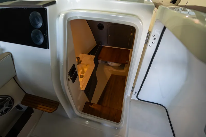 Slide: The Image of Boston Whaler 330 Vantage 2026 - 32