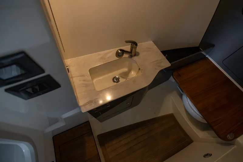 Slide: The Image of Boston Whaler 330 Vantage 2026 - 33