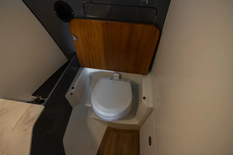 Slide: The Image of Boston Whaler 330 Vantage 2026 - 34