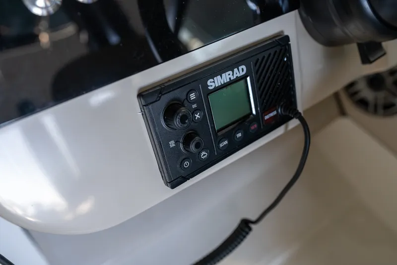 Slide: The Image of Boston Whaler 330 Vantage 2026 - 39