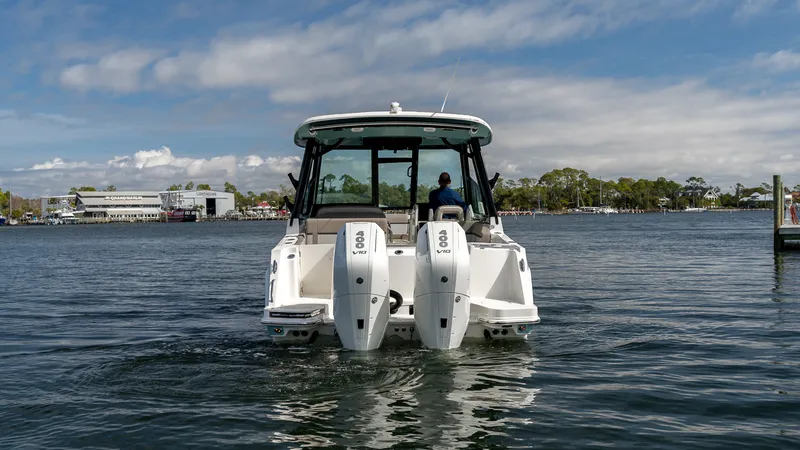 Slide: The Image of Boston Whaler 330 Vantage 2026 - 4
