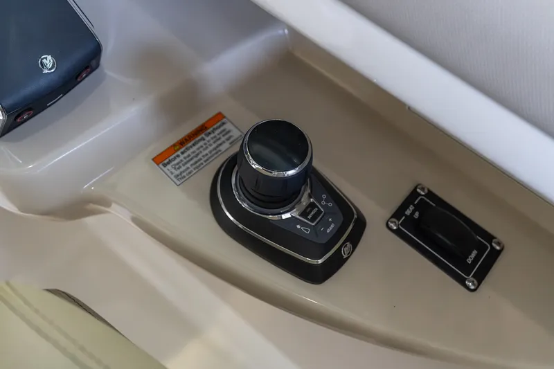 Slide: The Image of Boston Whaler 330 Vantage 2026 - 43