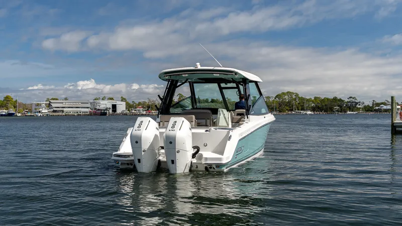 Slide: The Image of Boston Whaler 330 Vantage 2026 - 5