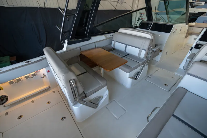 Slide: The Image of Boston Whaler 330 Vantage 2026 - 52
