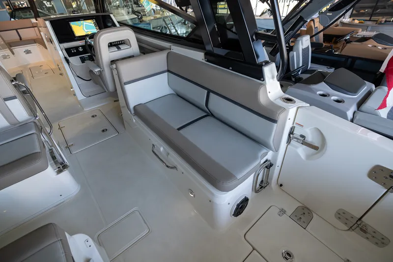 Slide: The Image of Boston Whaler 330 Vantage 2026 - 57