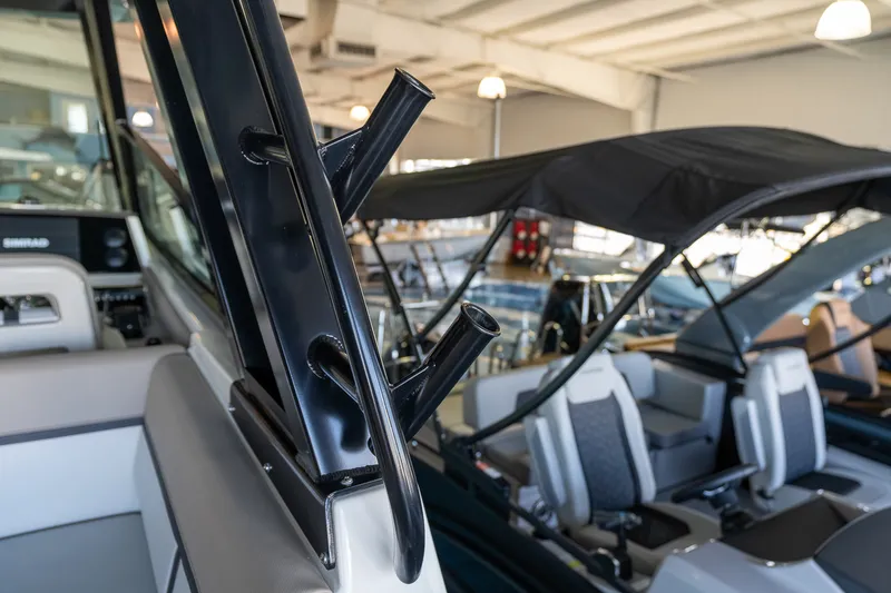 Slide: The Image of Boston Whaler 330 Vantage 2026 - 64