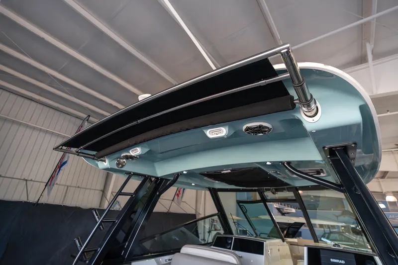 Slide: The Image of Boston Whaler 330 Vantage 2026 - 65