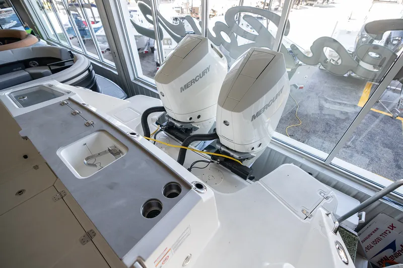 Slide: The Image of Boston Whaler 330 Vantage 2026 - 66