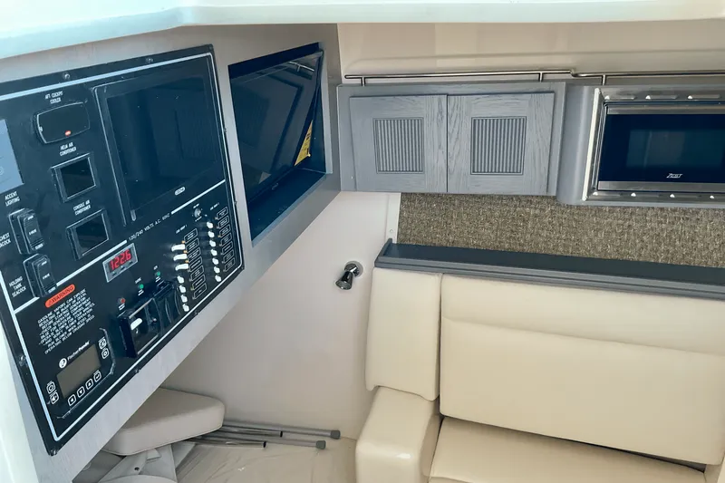 Slide: The Image of Grady-White Freedom 415 2026 - 25