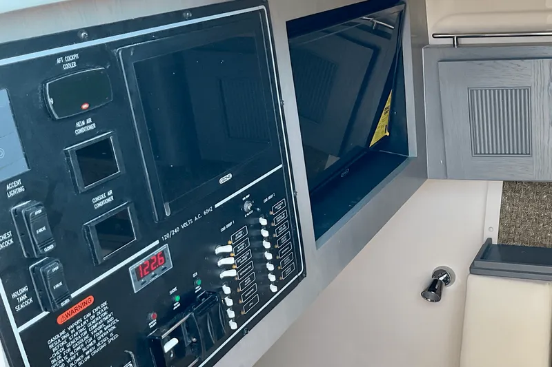 Slide: The Image of Grady-White Freedom 415 2026 - 26