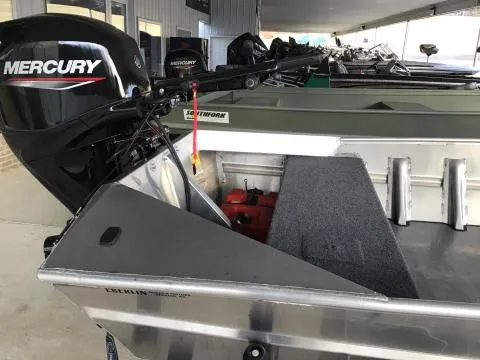 Slide: The Image of Southfork 1652 Sport Jet Boat 2026 - 8