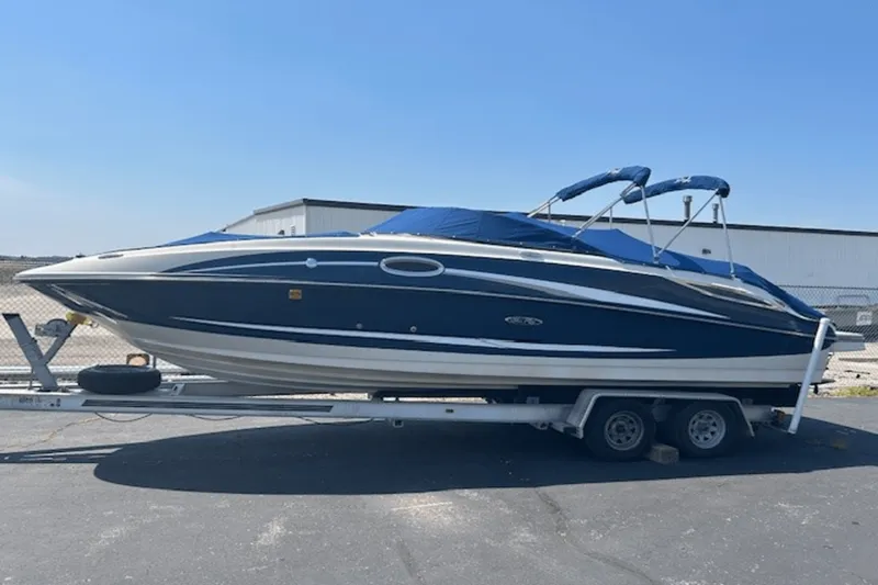 Slide: The Image of Sea Ray 260 SUNDECK 2010 - 11