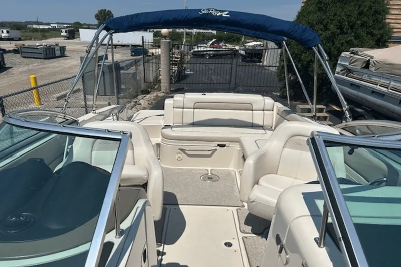 Slide: The Image of Sea Ray 260 SUNDECK 2010 - 2