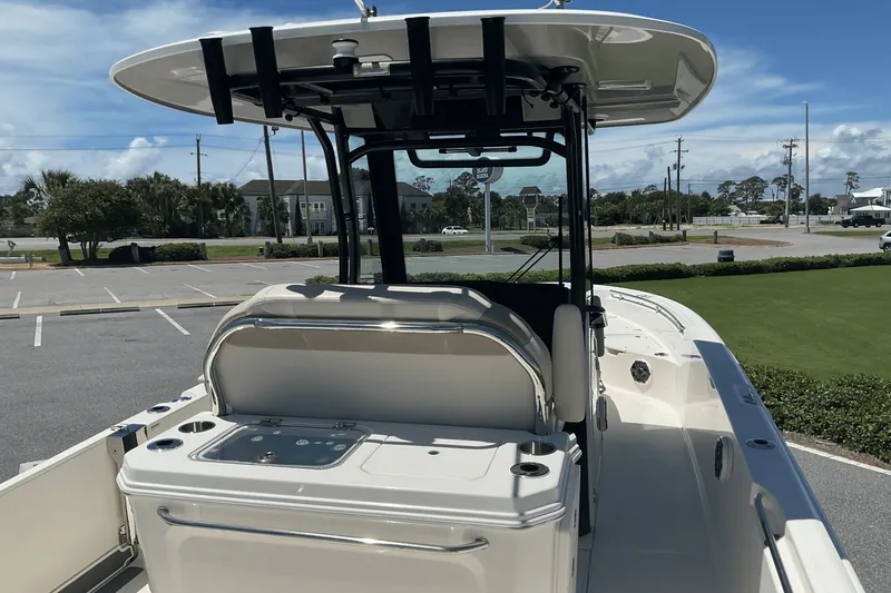 Slide: The Image of Boston Whaler 28 DAUNTLESS 2024 - 11
