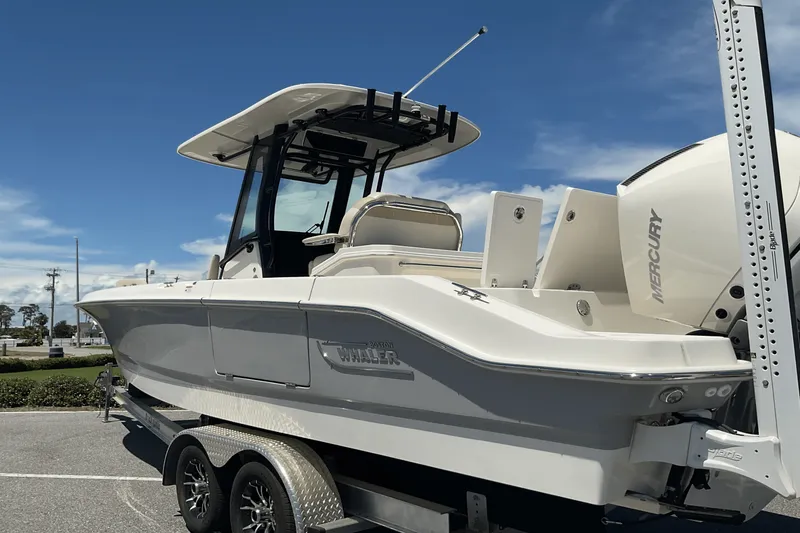 Slide: The Image of Boston Whaler 28 DAUNTLESS 2024 - 2