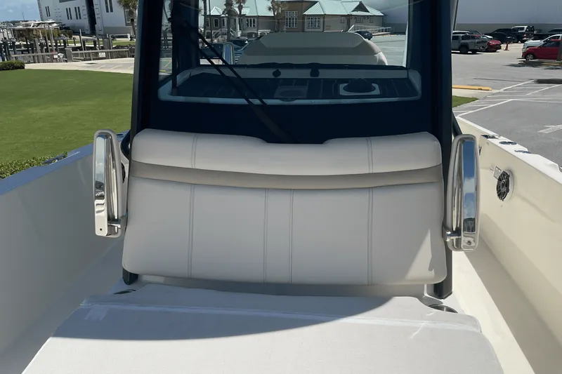 Slide: The Image of Boston Whaler 28 DAUNTLESS 2024 - 21