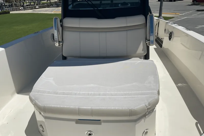 Slide: The Image of Boston Whaler 28 DAUNTLESS 2024 - 22