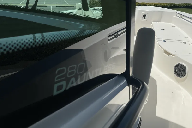 Slide: The Image of Boston Whaler 28 DAUNTLESS 2024 - 28